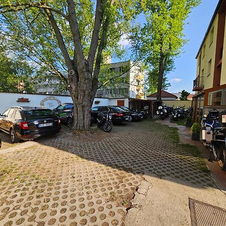 Hotel Adler Ceske Budejovice Exteriör bild