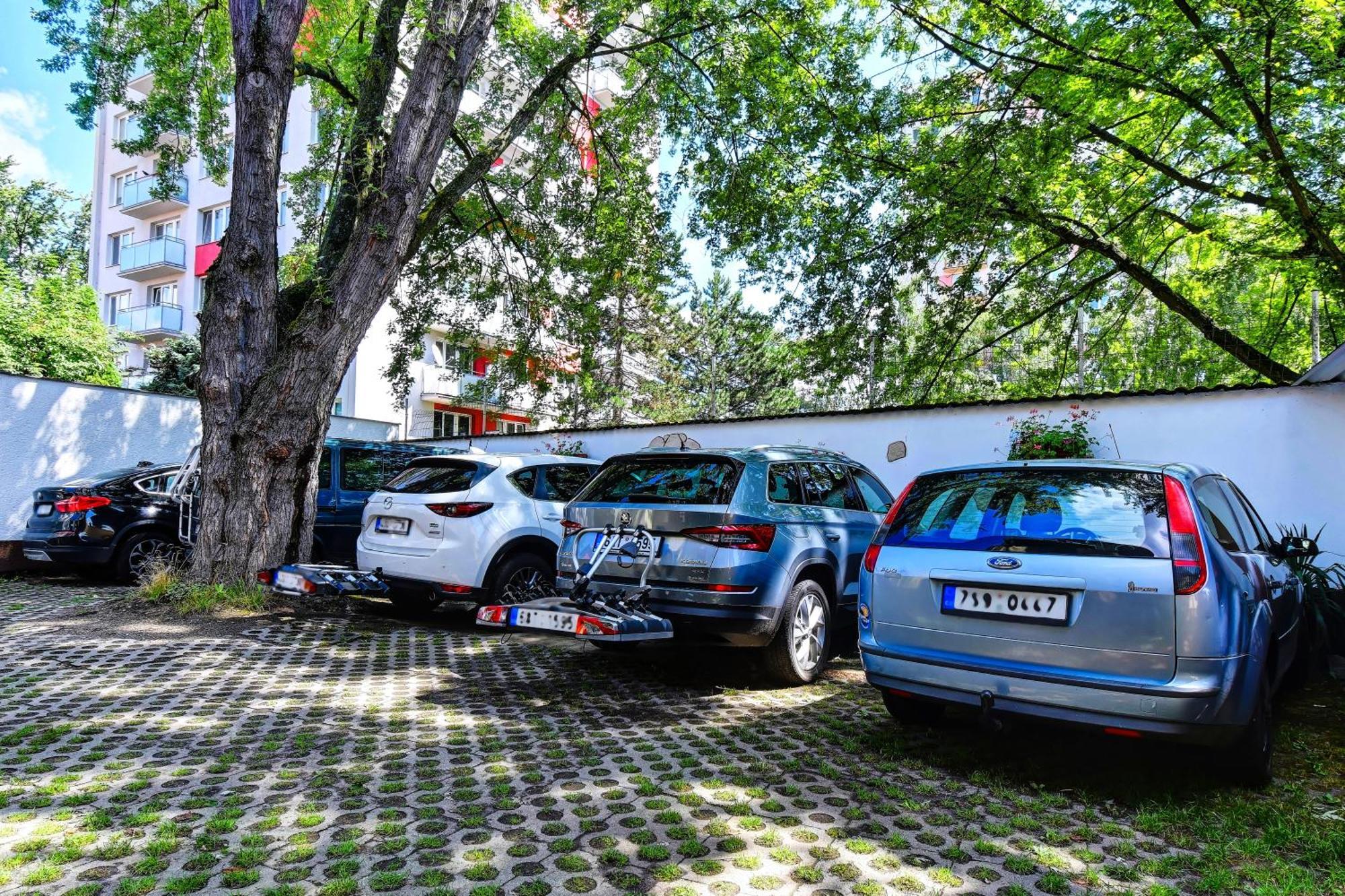 Hotel Adler Ceske Budejovice Exteriör bild