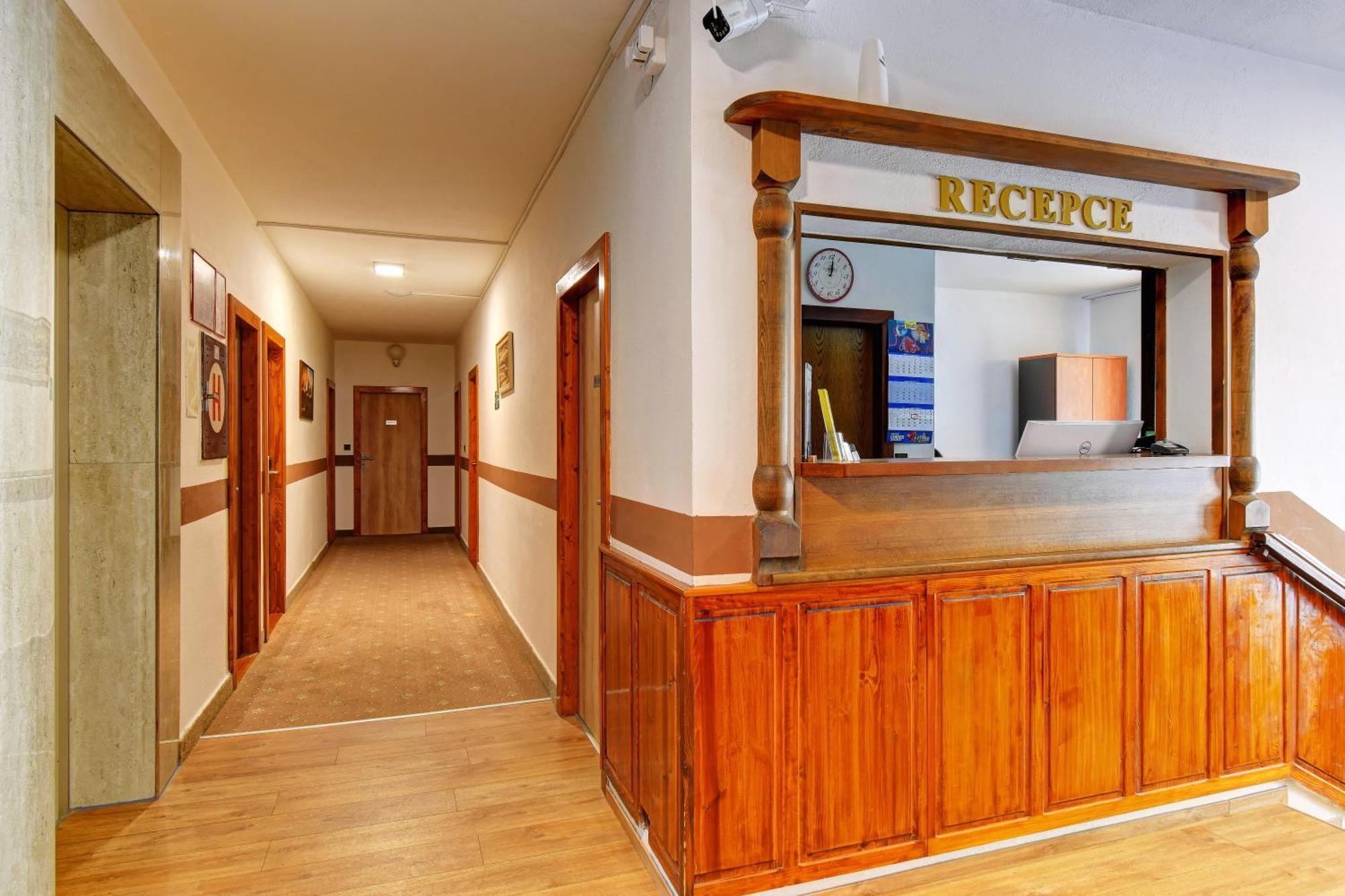 Hotel Adler Ceske Budejovice Exteriör bild