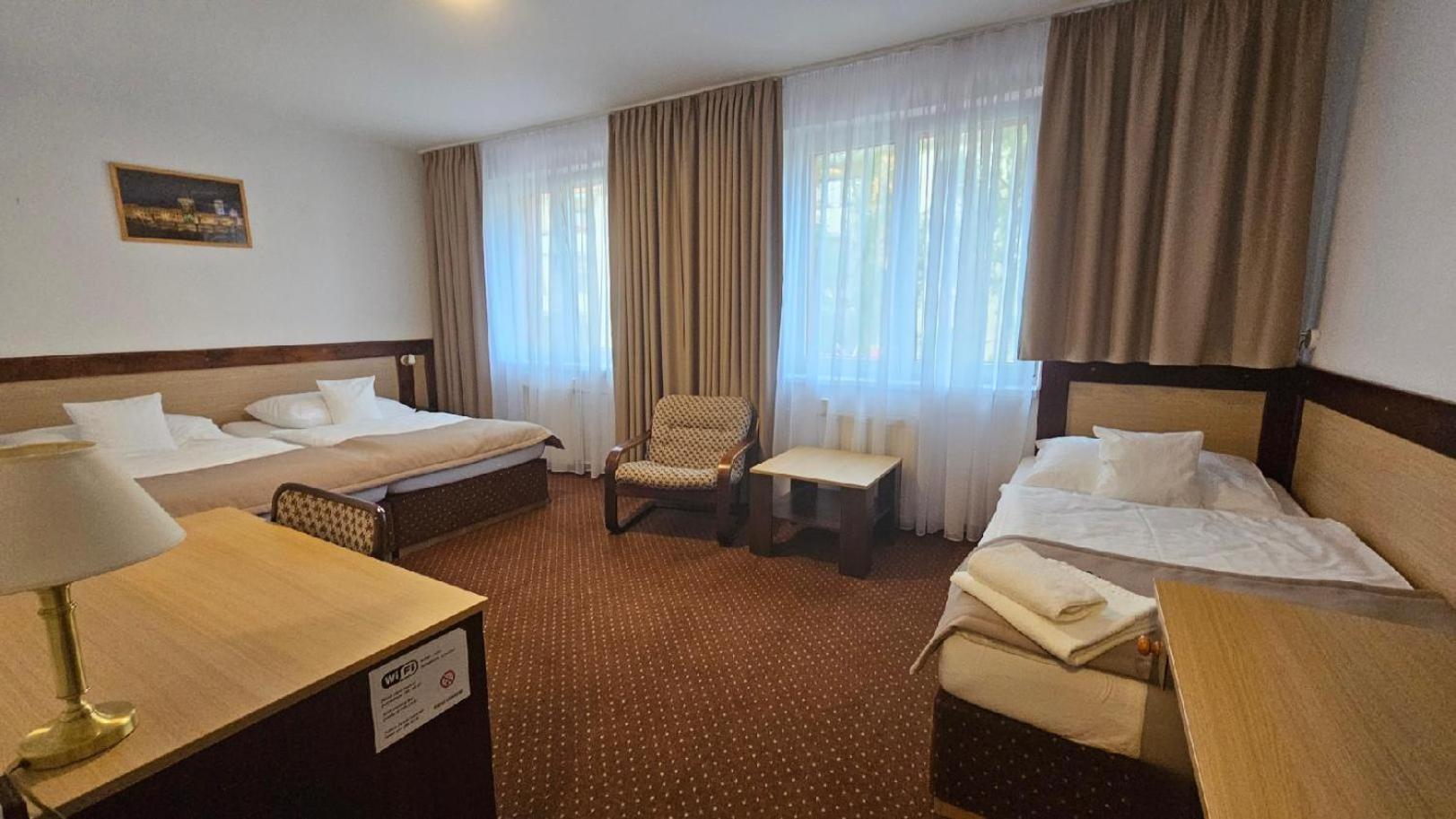 Hotel Adler Ceske Budejovice Exteriör bild