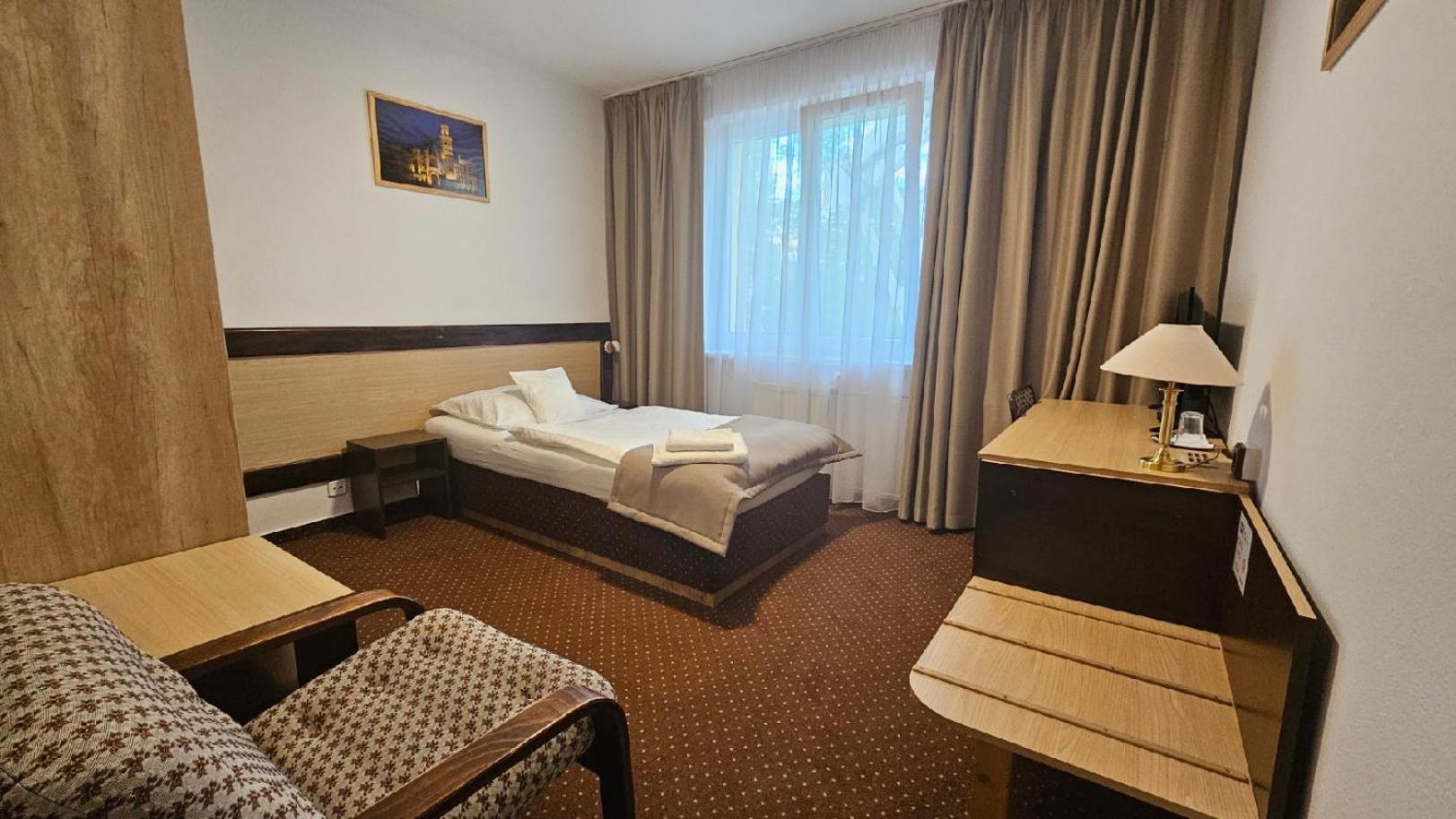 Hotel Adler Ceske Budejovice Exteriör bild