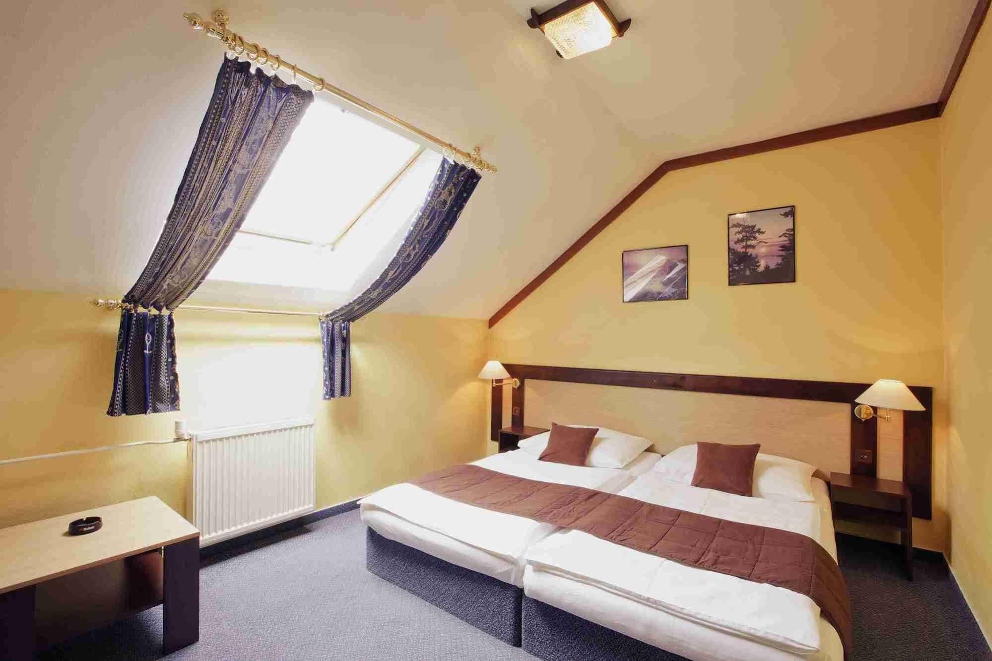 Hotel Adler Ceske Budejovice Exteriör bild