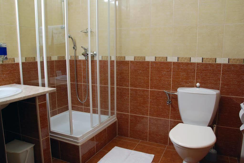 Hotel Adler Ceske Budejovice Exteriör bild