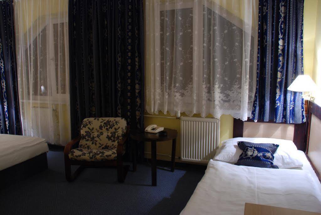Hotel Adler Ceske Budejovice Exteriör bild
