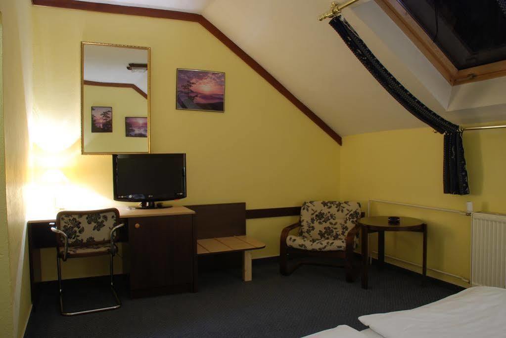 Hotel Adler Ceske Budejovice Exteriör bild