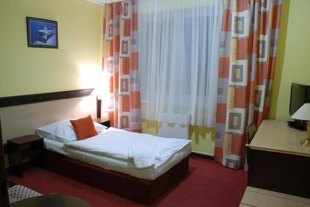Hotel Adler Ceske Budejovice Exteriör bild