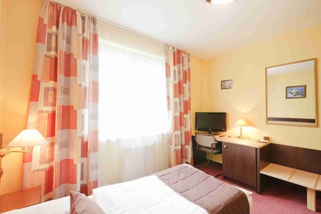 Hotel Adler Ceske Budejovice Exteriör bild