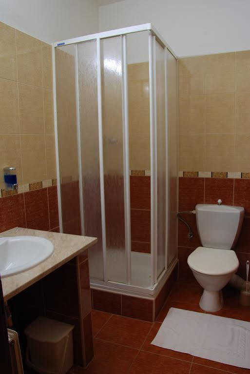 Hotel Adler Ceske Budejovice Exteriör bild